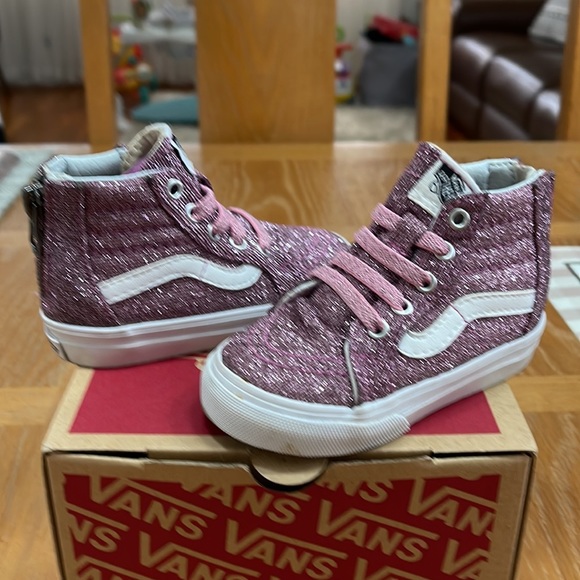 Size 5 toddle pink glitter sneaker - Picture 2 of 3